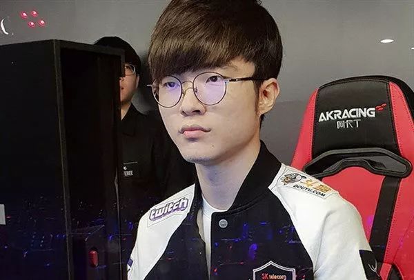 瓦拉内：年金球奖？我尽力赢得一切，但确实有人比我更配.