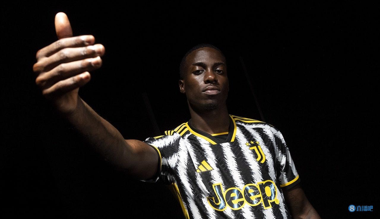 体育曝巴萨强留梅西 不会进行任何谈判