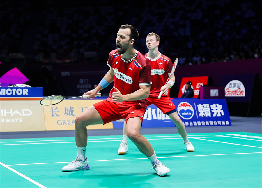 离复出又近一步，阿拉巴社媒晒自己恢复草地训练照