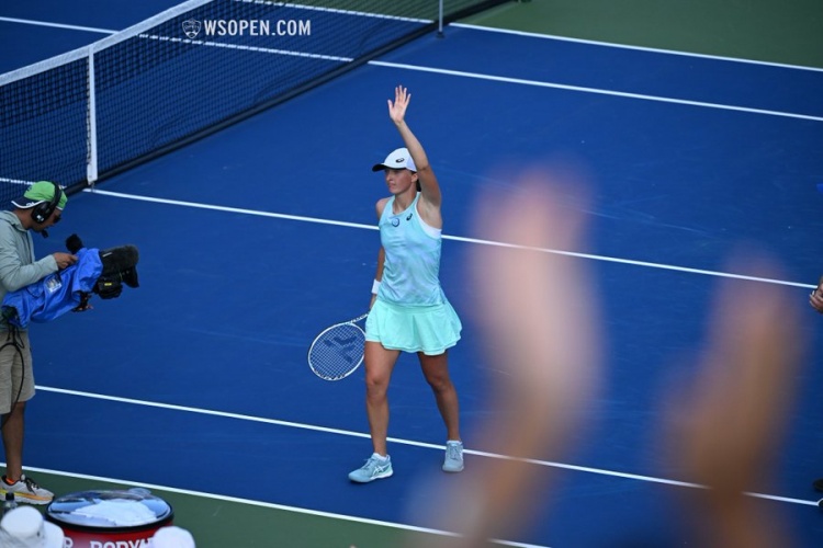 北青：足协已接到多份有意执教的候选人资料，国足帅位仍是香饽饽