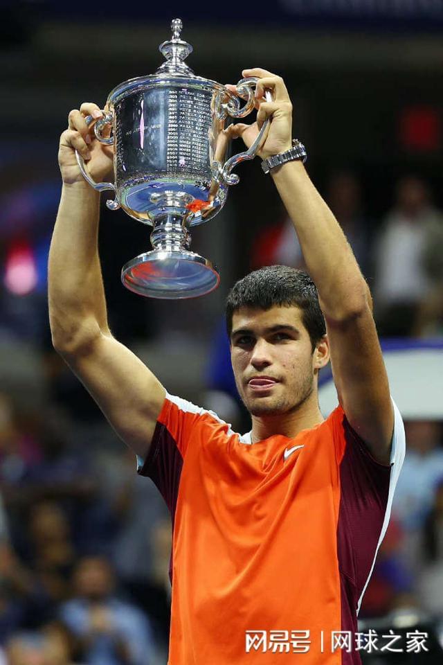 索帅：我执教曼联时成绩其实不错 穆帅说得对挪威教头索尔斯克亚执教贝西克塔斯，称其为“家人”，强调执教曼联的艰难，但认为最终成绩不错。