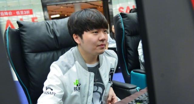 【lpl战报】FPX 2-1 BLG：昔日老友赛场相见 FPX成功让一追二结束连败